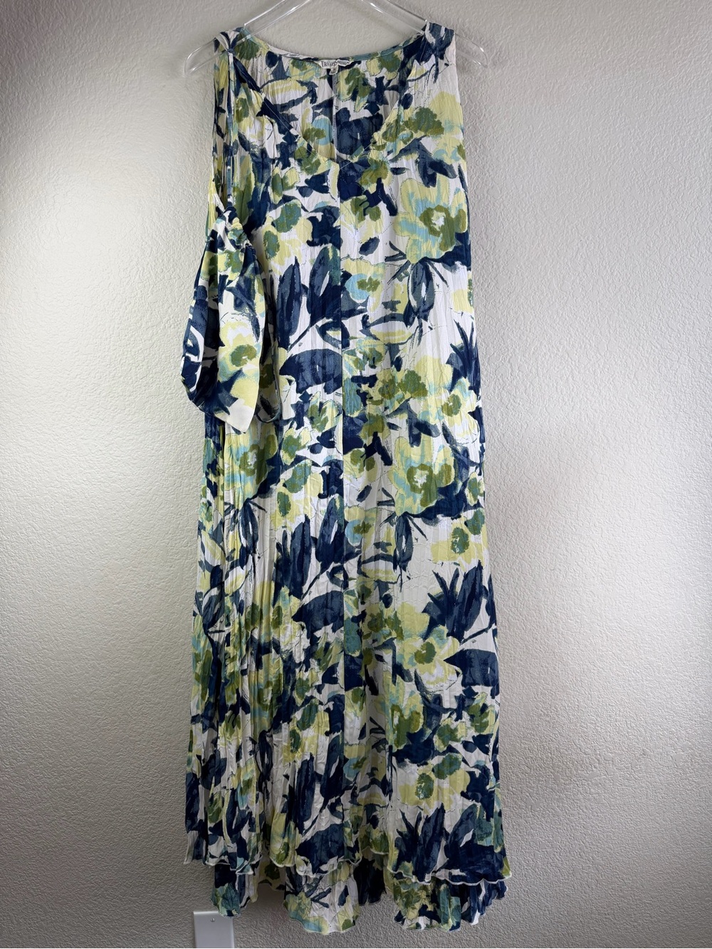 TravelSmith Sleeveless Maxi Dress in Navy, Lime & White Abstract Print